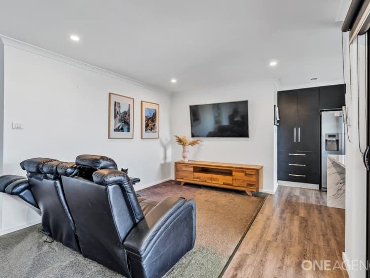8 Oasis Drive, Shorewell Park - Thumbnail 3
