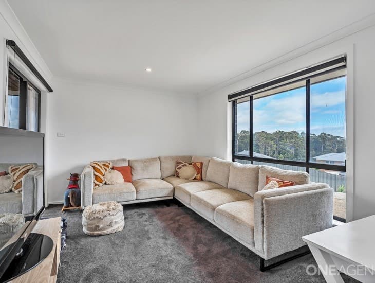 8 Oasis Drive, Shorewell Park - Thumbnail 4