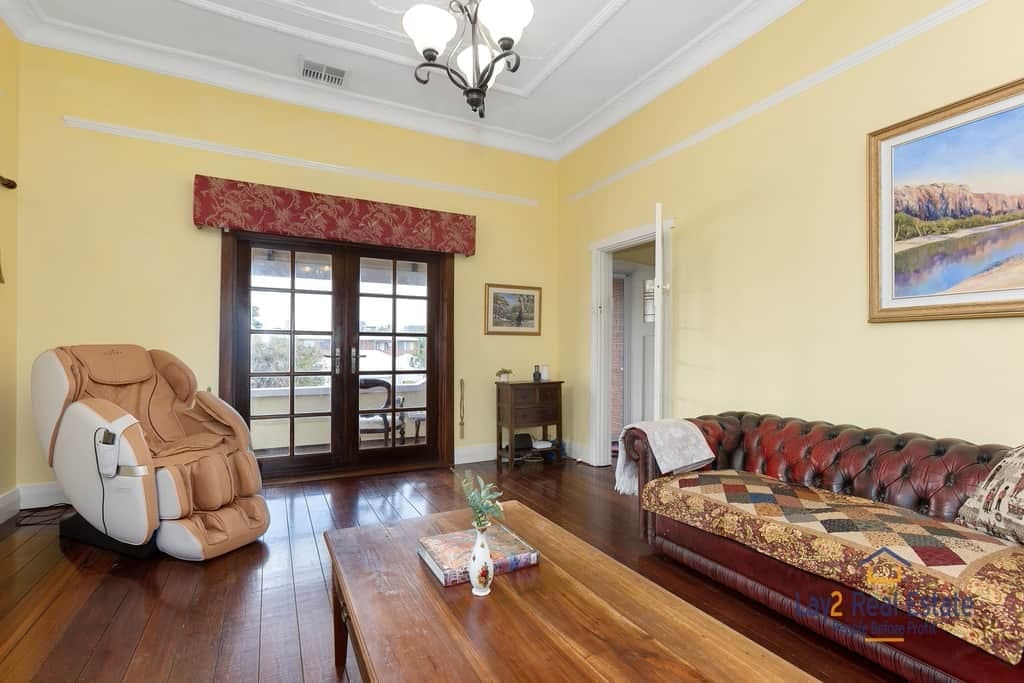 47 Kenilworth Street Bayswater WA 6053  Extended 1930’s 4 x 2 Character PLUS Seperate 2 brm cottage all on 1009sqm block., Bayswater Wa 6053 Extended 1930’S 4 X 2 Character Plus Seperate 2 Brm Cottage All On 1009sqm Block. - Thumbnail 6
