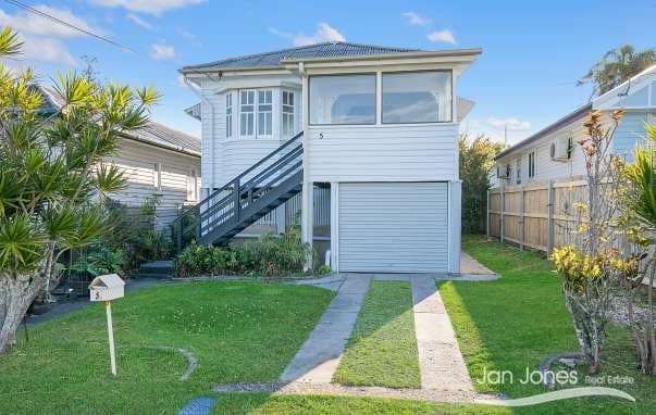 5 Moreton Ave, Redcliffe - Image 1