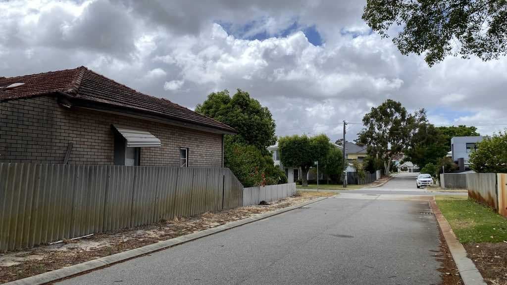 24 Adelphi Street Bayswater WA 6053. Super Rare Corner 1046sqm Block with Old House., Bayswater Wa 6053. Super Rare Corner 1046sqm Block With Old House. - Thumbnail 8