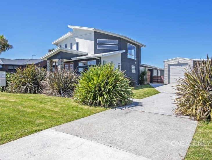 15 Berkshire Parade, Penguin, Penguin - Image 1