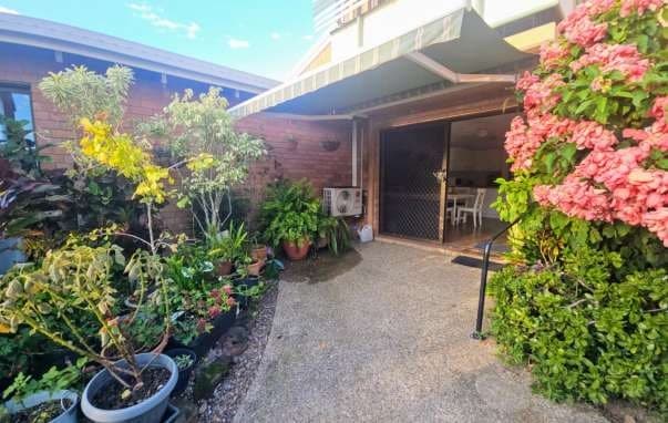 6/5 Sydney Street, Redcliffe - Image 1