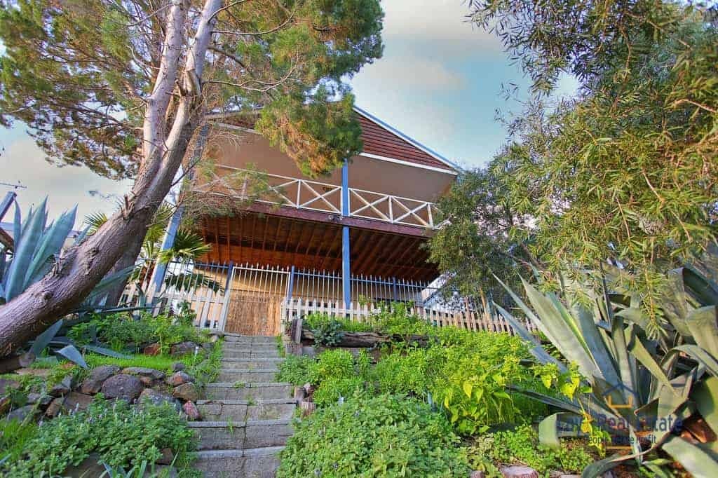 45 King William Street Bayswater WA 6053 Large 6 Bedroom 3 Bathroom in Village Precinct!, Bayswater Wa 6053 Large 6 Bedroom 3 Bathroom In Village Precinct! - Image 1