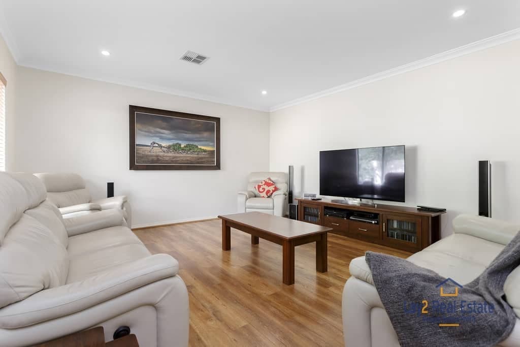 3 Bed, 2 Bath, 2 Living Areas., 2 Living Areas. - Thumbnail 5
