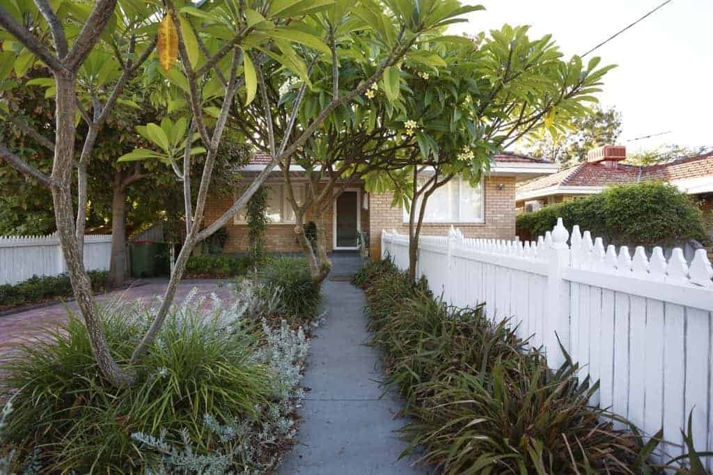 6 Kitchener Avenue Bayswater 6053 – Big Block, Great Location, Comfortable Home, Great Location - Image 1