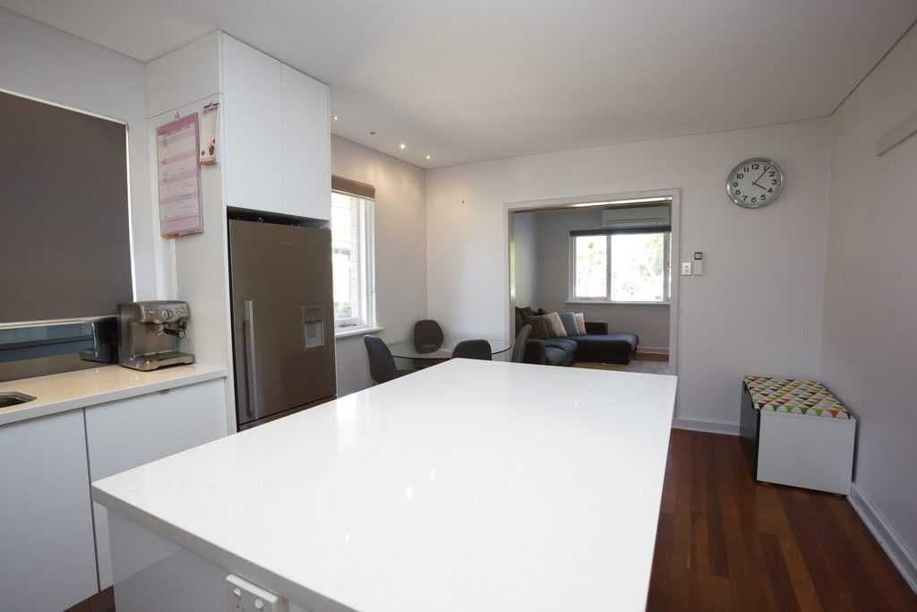 6 Kitchener Avenue Bayswater 6053 – Big Block, Great Location, Comfortable Home, Great Location - Thumbnail 8