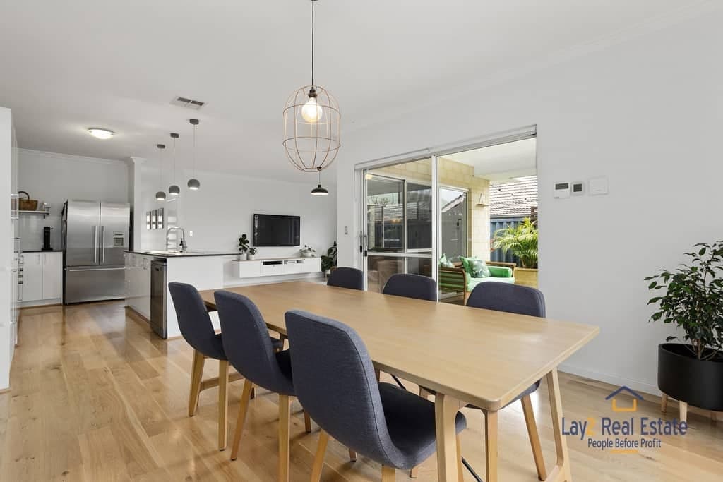 Quiet Bayswater Border Location, Modern 4 x 2 Home., Modern - Thumbnail 6