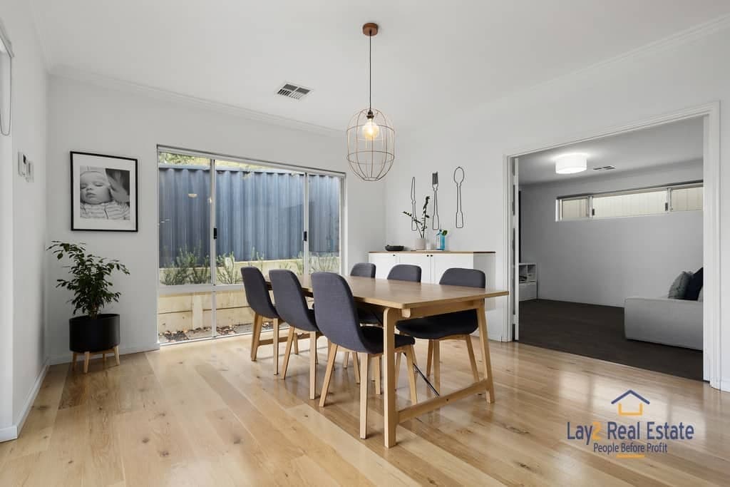 Quiet Bayswater Border Location, Modern 4 x 2 Home., Modern - Thumbnail 7