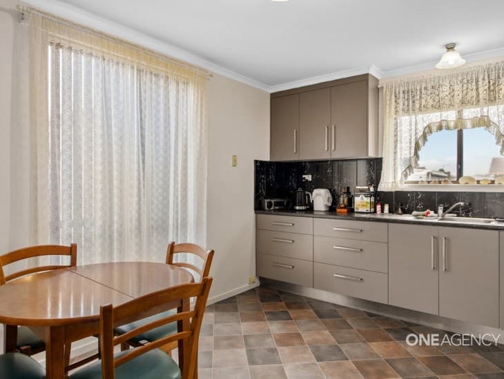 11 Lialeeta Crescent, Smithton, Smithton - Thumbnail 2