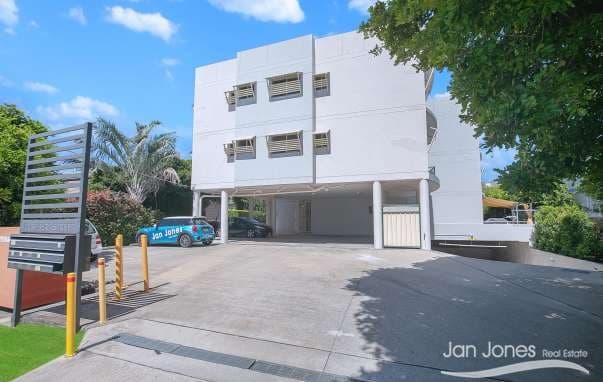 16/22 Robert Street, Clontarf - Image 1