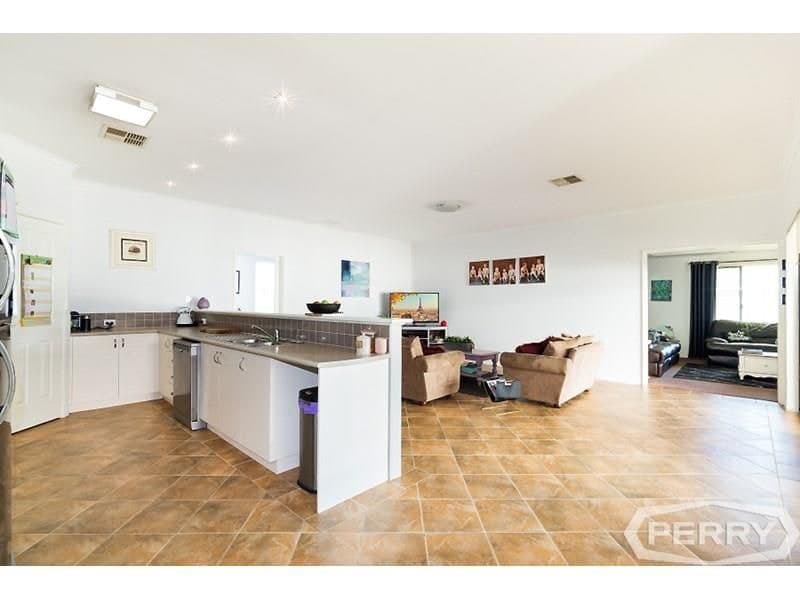 6 Grandmere Parade MEADOW SPRINGS WA, Meadow Springs - Thumbnail 7