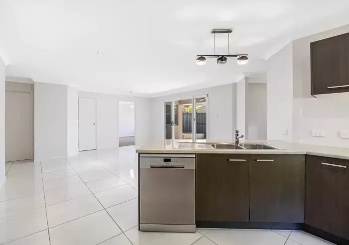 44 Hillsborough Circuit, Mountain Creek, Tender - Thumbnail 3