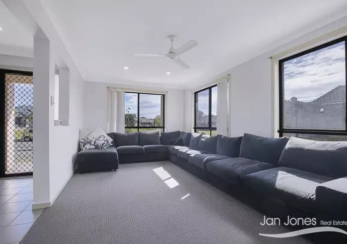 12 Pinegrove St, Morayfield, Morayfield - Thumbnail 4
