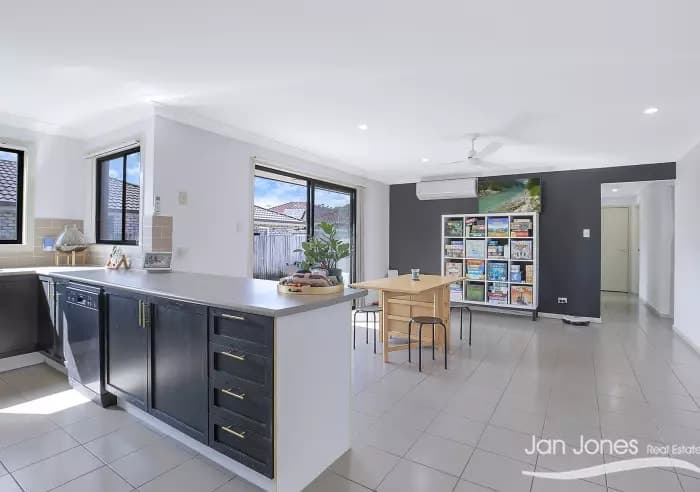 12 Pinegrove St, Morayfield, Morayfield - Thumbnail 5