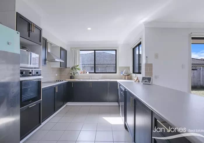 12 Pinegrove St, Morayfield, Morayfield - Thumbnail 6