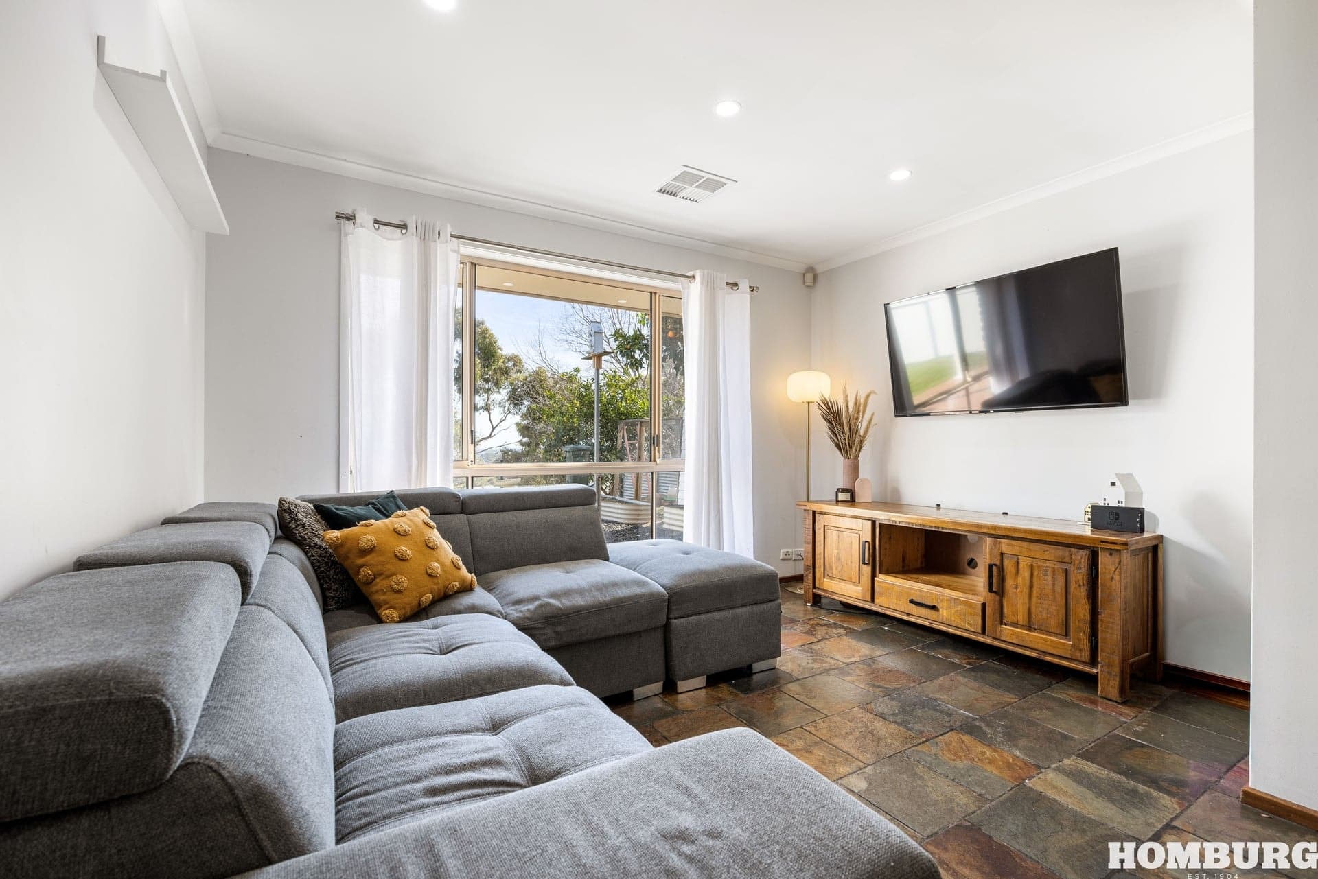 24 Grandview Drive, HILLBANK, Hillbank - Thumbnail 5
