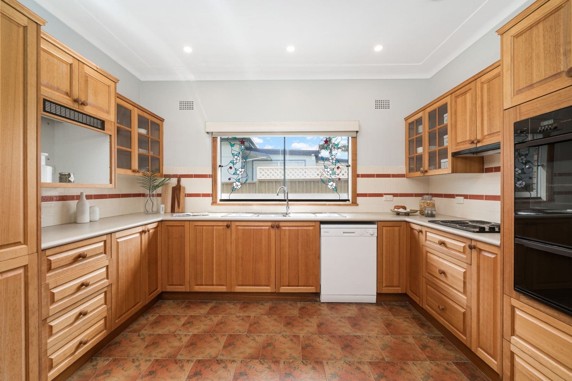 6 Edinburgh Close Woolooware NSW, Woolooware - Thumbnail 4