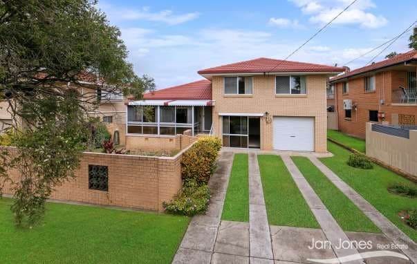 32 Kalimna Dr, Clontarf - Image 1