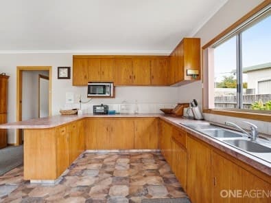 1 Cumming Street, Sisters Beach, Sisters Beach - Thumbnail 2