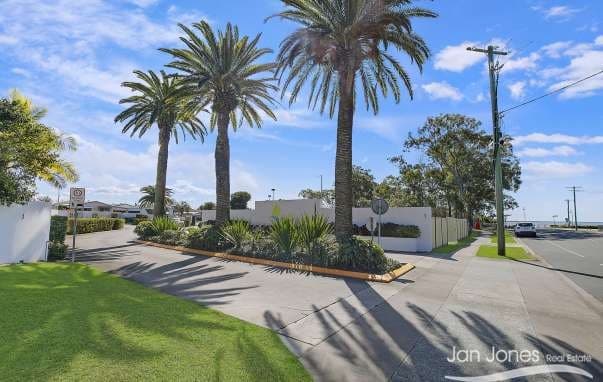 Villa 20, Deception Bay - Image 1