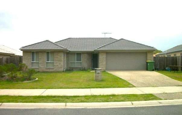 33 Coach Rd W, Morayfield - Image 1