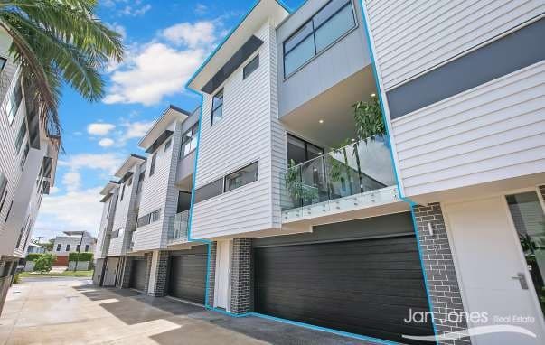 4/32 John Street, Redcliffe - Image 1