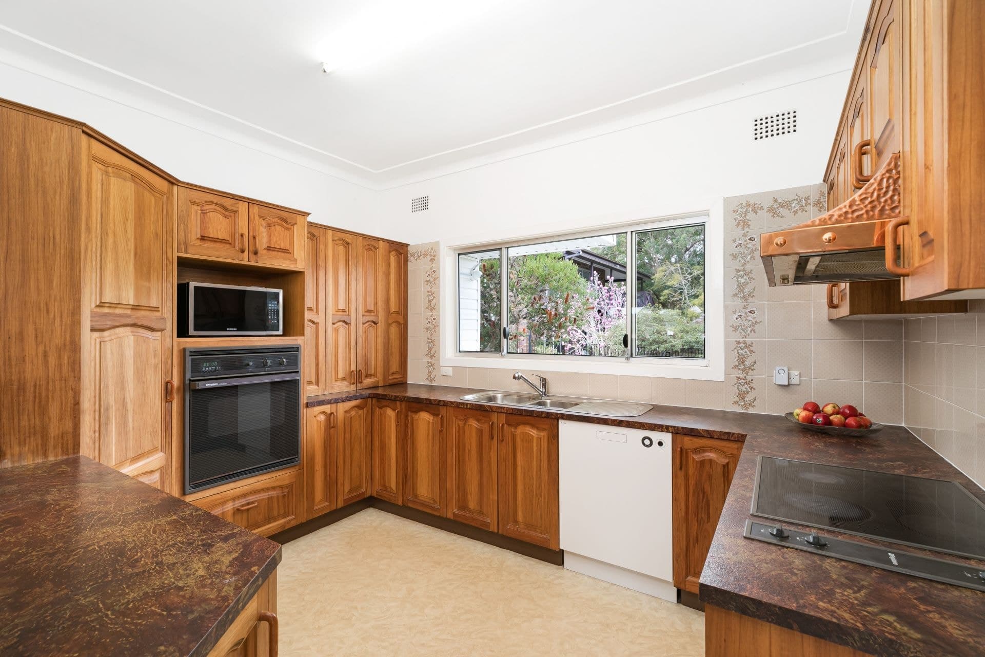 14 Waring Avenue Caringbah South NSW, Caringbah South - Thumbnail 3