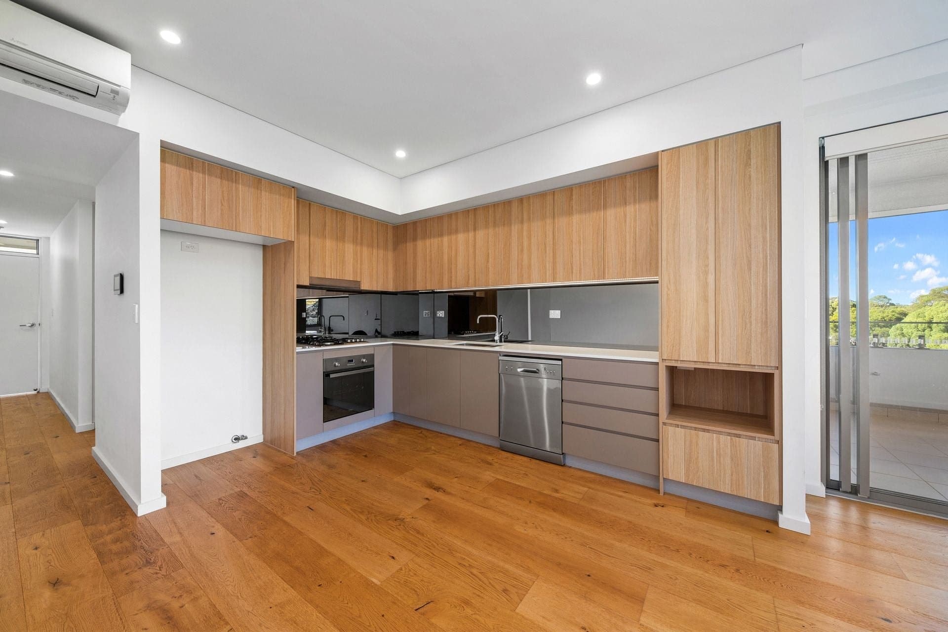 303/9 Moore Street Sutherland NSW, Sutherland - Thumbnail 3