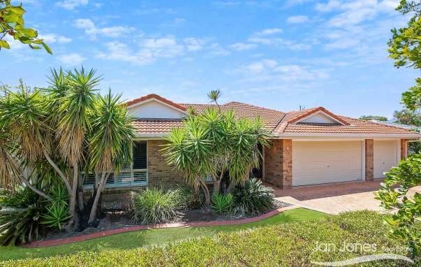10 Mariner Court, Newport - Image 1