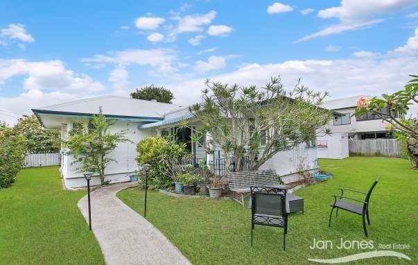 13 Thomas Street, Clontarf - Image 1