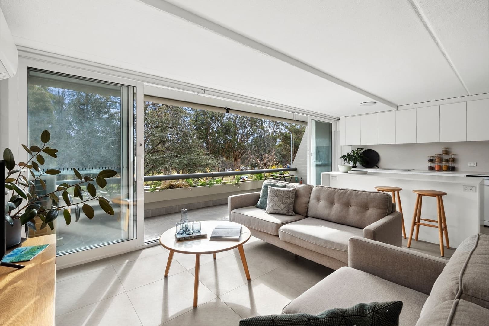 28/18 Currie Crescent, Kingston ACT 2604, Kingston - Thumbnail 2