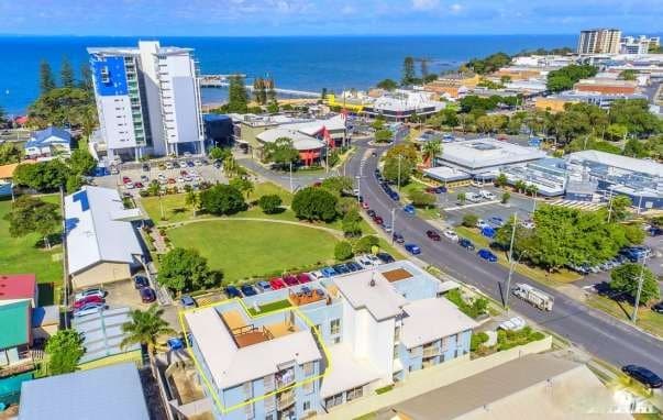 12, Redcliffe - Image 1