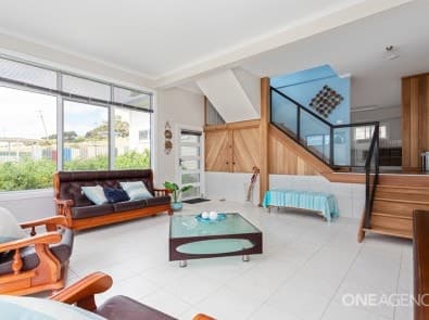 7 Seaside Crescent, Penguin, Penguin - Thumbnail 4