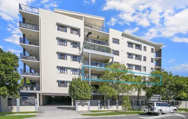 3/11 Dix Street, Redcliffe - Image 1