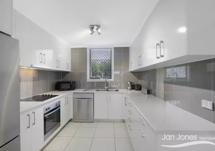 Unit 2/4 Griffith Rd, Scarborough - Thumbnail 5