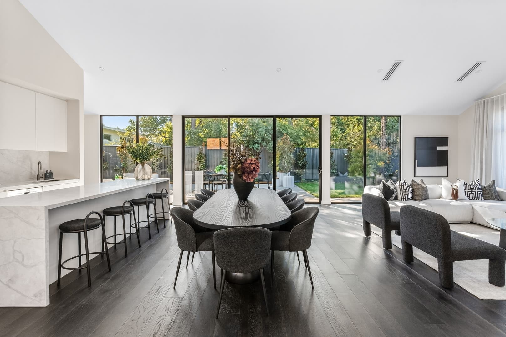 14 Mcintyre Street, NARRABUNDAH ACT 2604, Narrabundah - Thumbnail 2