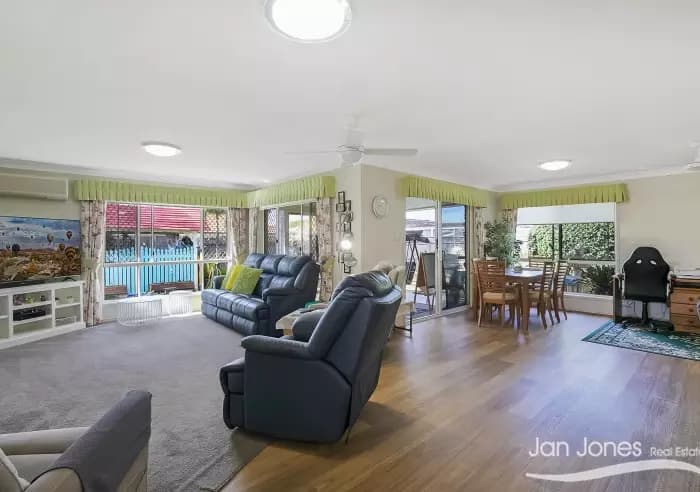9 McArthur Court, Rothwell, Rothwell - Thumbnail 3