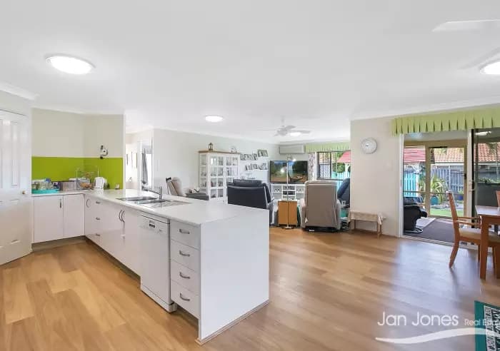 9 McArthur Court, Rothwell, Rothwell - Thumbnail 6