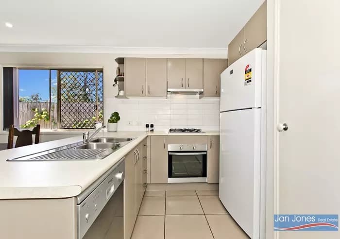 2 Waterlilly Court, Rothwell, Rothwell - Thumbnail 6