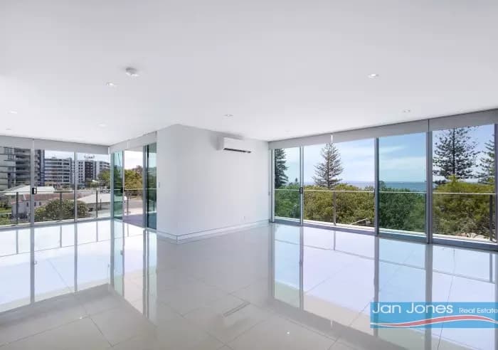 14, 17 Marine Parade, Redcliffe, Redcliffe - Thumbnail 4