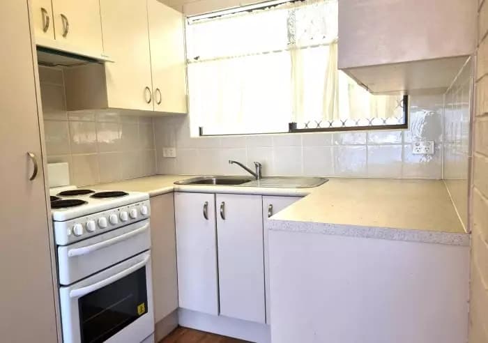 Unit 13, Redcliffe - Thumbnail 5