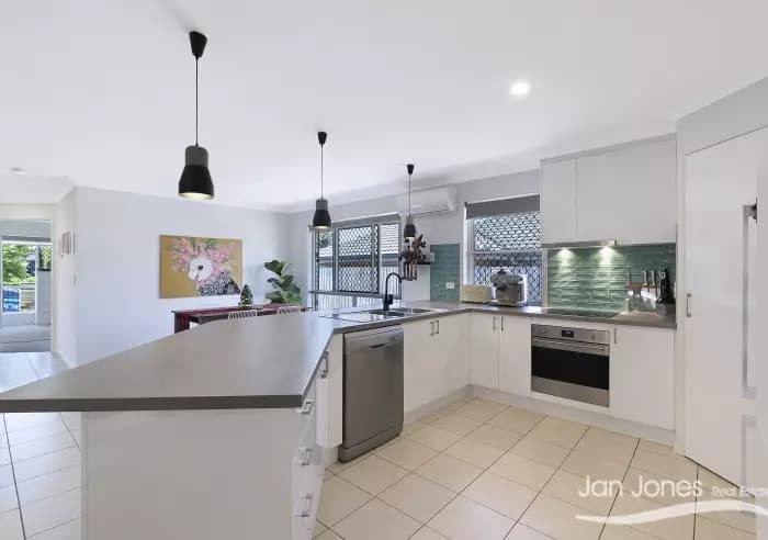 3 Cashmere Street, Rothwell, Rothwell - Thumbnail 5