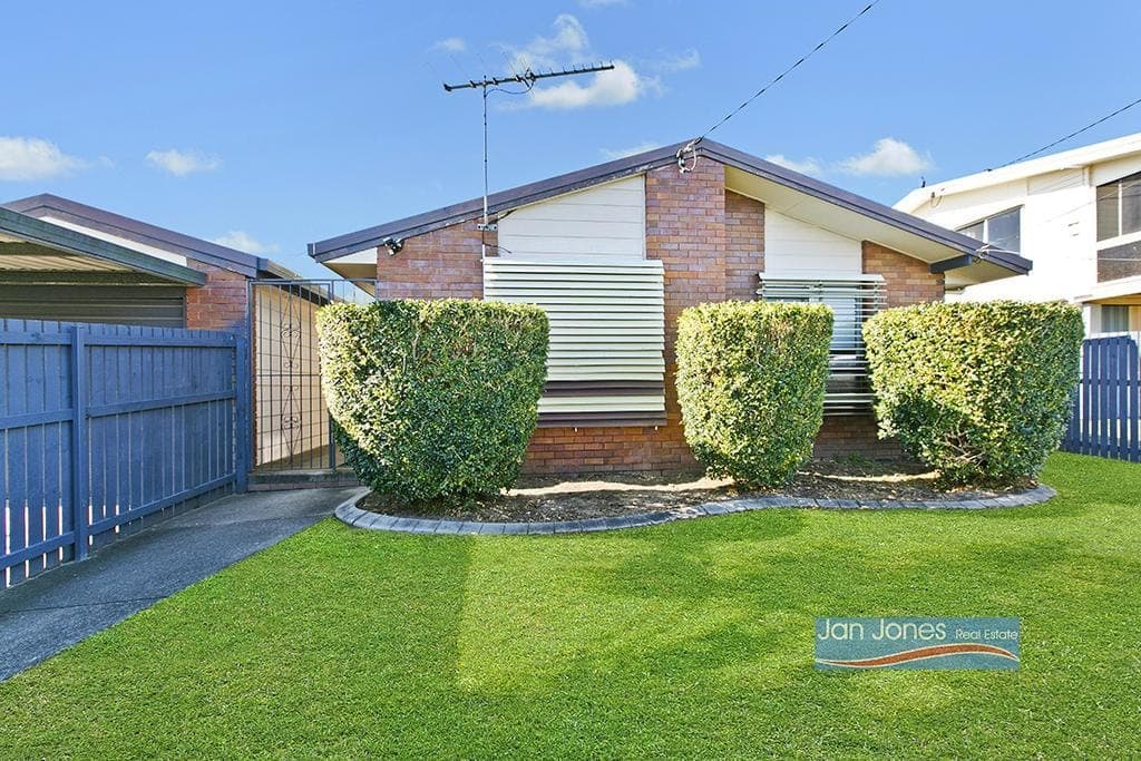 15 Trilby Street, Redcliffe, Redcliffe - Image 1