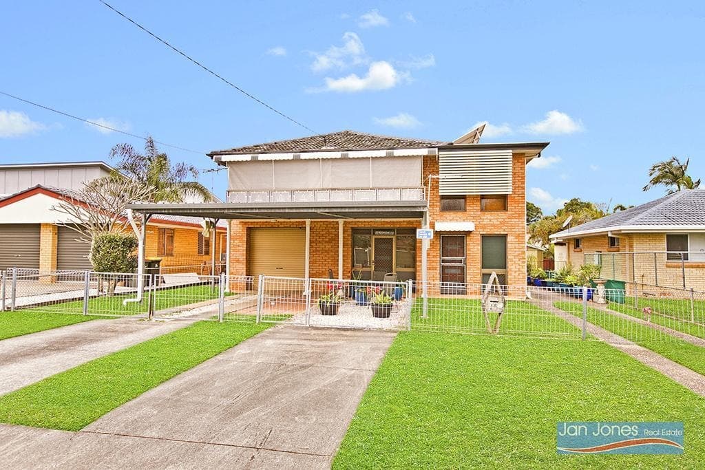 15 Mayleen Street, Clontarf, Clontarf - Image 1