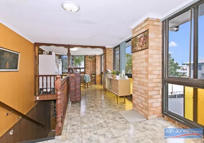 15 Mayleen Street, Clontarf, Clontarf - Thumbnail 4