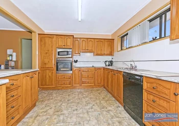 15 Mayleen Street, Clontarf, Clontarf - Thumbnail 6
