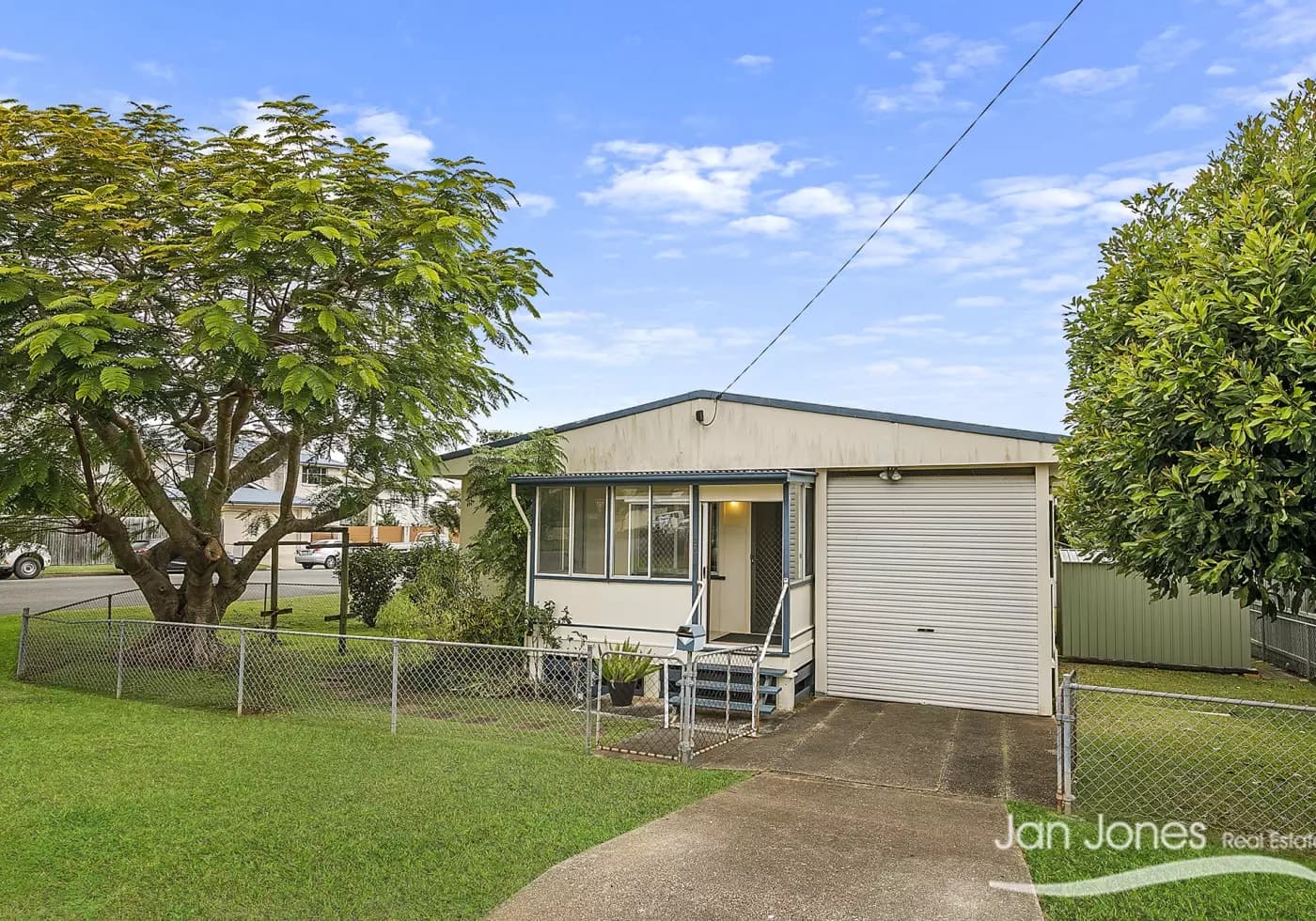 27 Westbrook St, Woody Point, Woody Point - Thumbnail 2