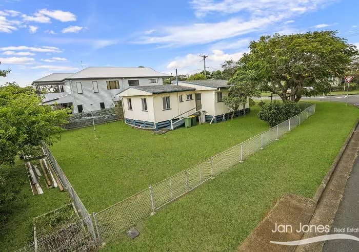 27 Westbrook St, Woody Point, Woody Point - Thumbnail 3