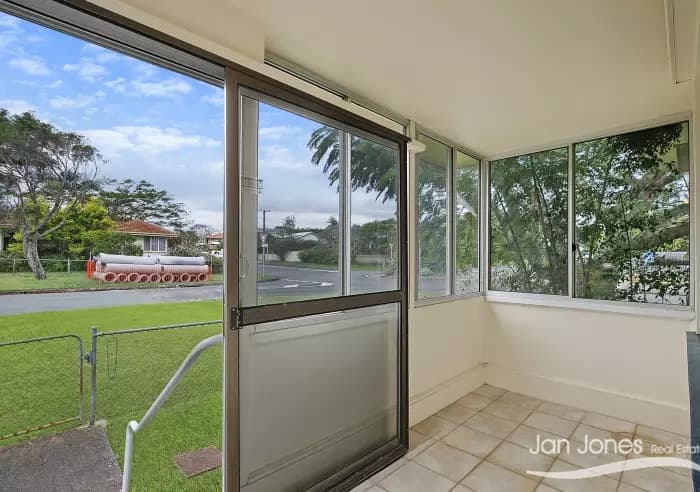 27 Westbrook St, Woody Point, Woody Point - Thumbnail 6